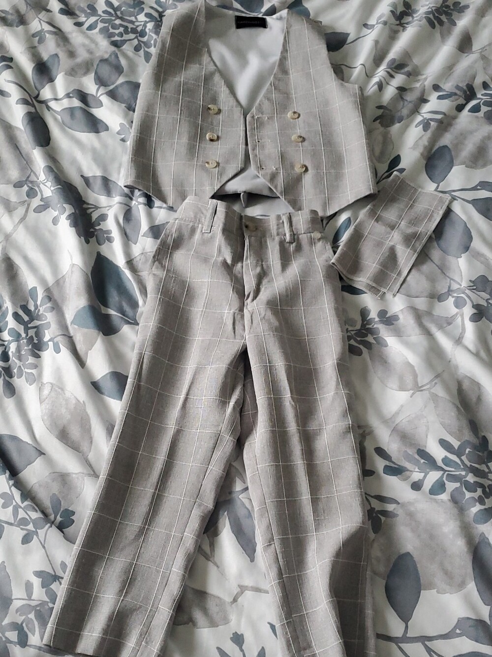 Boys SIZE 4 Grey Plaid 2 Piece Suit Set Vest Blazer & Dress Pants